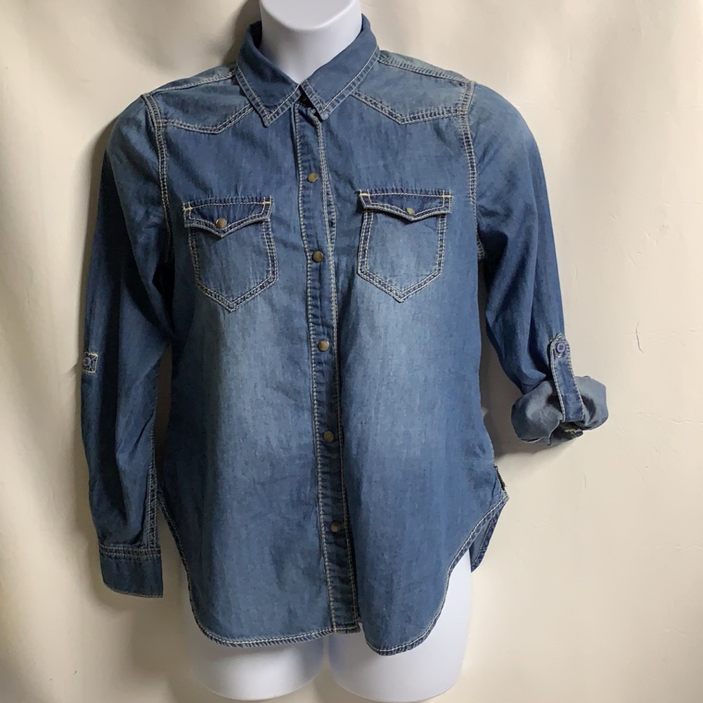 Seven7 women’s L blue factory distress snap button Down Pockets tab slvs shirt